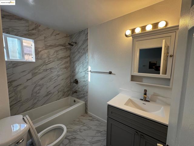 146 19Th St, Richmond CA: https://media.crmls.org/mediaz/7d66b571-e476-4e85-8965-de18ae365d3a.jpg
