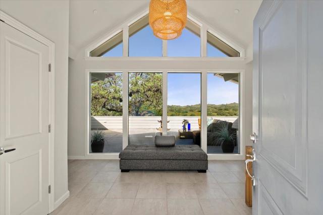 22500 Pacheco Pass Hwy,  CA: https://media.crmls.org/mediaz/7d67b20a-2860-4107-802f-3e98c65310b6.jpg