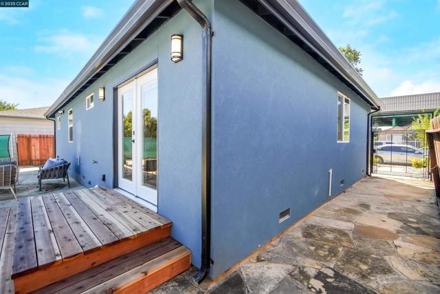 10060 Bernhardt Dr, Oakland CA: https://media.crmls.org/mediaz/7d6874a8-8964-46c9-b845-670421dadb1e.jpg