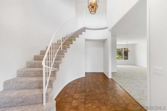 12847 Abra Pl, San Diego CA: https://media.crmls.org/mediaz/7d68f256-8a3d-49e5-9901-721596108aa5.jpg