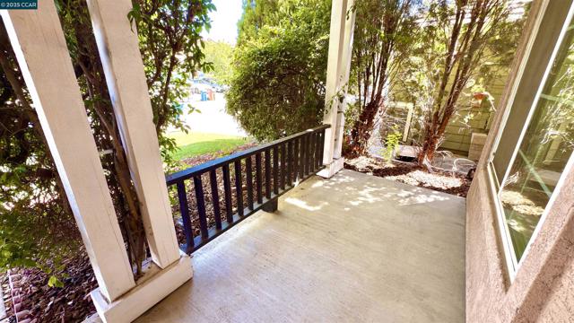 1135 Ranch Point Way, Antioch CA: https://media.crmls.org/mediaz/7d6947df-213b-4aa7-9444-bc9053c0962f.jpg
