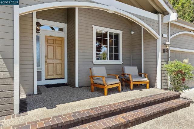 21 Mercury Ct, Pleasant Hill CA: https://media.crmls.org/mediaz/7d69d22f-a85d-4e38-a944-af2db29b177c.jpg