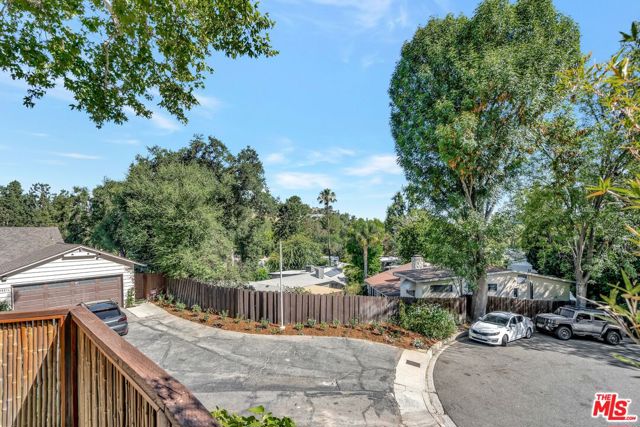 15511 Woodcrest Drive, Sherman Oaks CA: https://media.crmls.org/mediaz/7d6a12ac-f9f7-46b1-a60d-0c129ce880d0.jpg