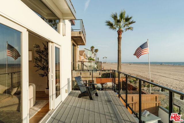 6935 Trolleyway, Playa del Rey CA: https://media.crmls.org/mediaz/7d6aad71-fe01-4a1d-b355-72ab7ea4ee22.jpg