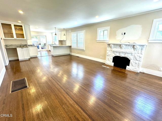 2106 Yosemite Drive, Los Angeles CA: https://media.crmls.org/mediaz/7d6b0170-9100-430c-9499-35d006196dce.jpg