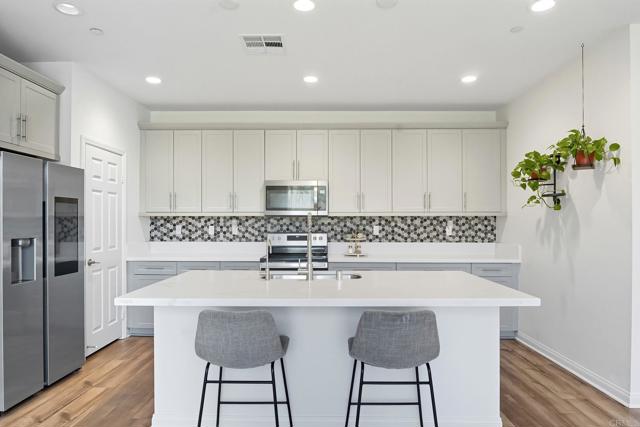 Detail Gallery Image 10 of 37 For 2607 Nanza, Spring Valley,  CA 91977 - 3 Beds | 2/1 Baths