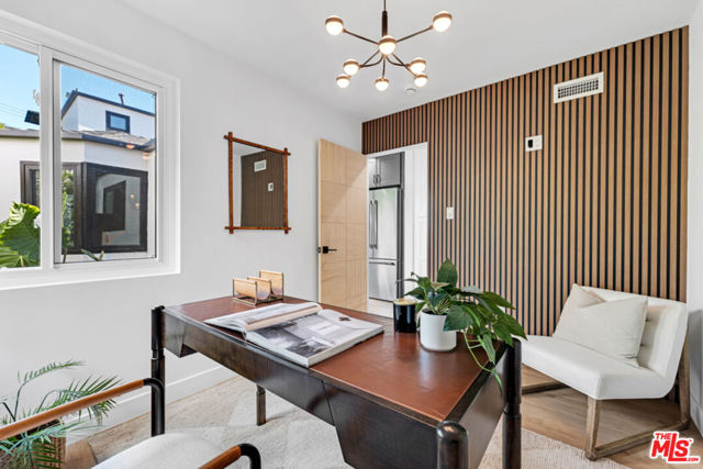 418 N Bowling Green Way, Los Angeles CA: https://media.crmls.org/mediaz/7d6bd953-cf7d-4225-8a2f-af0b8fcdcfad.jpg