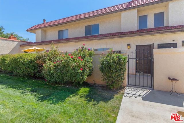 2104 El Domingo Circle, Lancaster CA: https://media.crmls.org/mediaz/7d6c2f76-1502-499d-9fe9-bf0f16323733.jpg