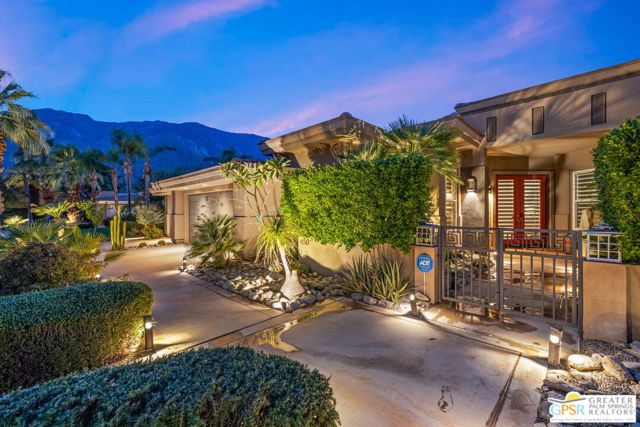 450 E Bogert Trail, Palm Springs CA: https://media.crmls.org/mediaz/7d6c60b3-12e0-460d-ad51-d6812e2ee91a.jpg