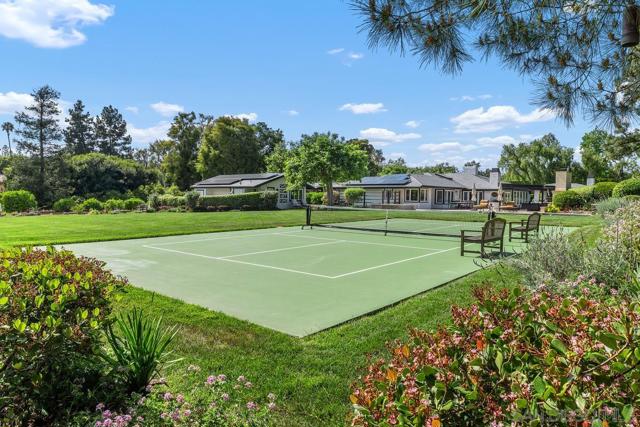 6351 Lago Lindo, Rancho Santa Fe CA: https://media.crmls.org/mediaz/7d6c6f3d-c48c-49ab-bba3-36080516830c.jpg