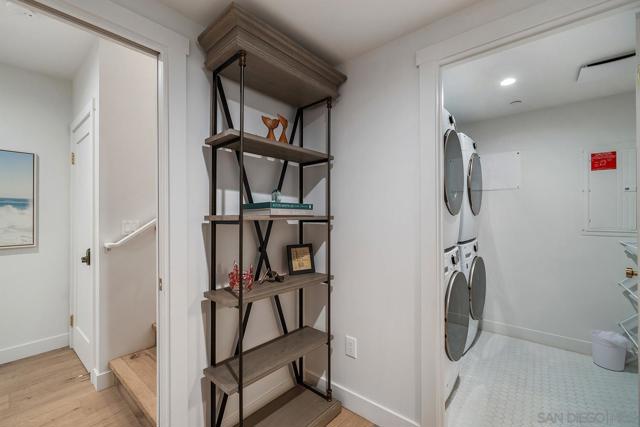 924 D Avenue, Coronado CA: https://media.crmls.org/mediaz/7d6ca35c-c7e7-4a68-b952-97ddcf2be5e2.jpg