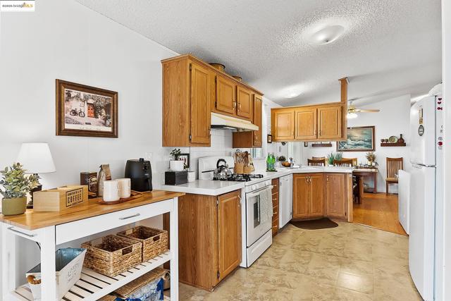 114 Zartop St, Oakley CA: https://media.crmls.org/mediaz/7d6ca80d-424a-40b3-a9a1-e8971c561d3e.jpg