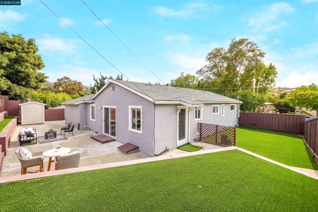 2951 Estates Ave, Pinole CA: https://media.crmls.org/mediaz/7d6ce91d-777e-45bf-9899-2457bcb1db04.jpg