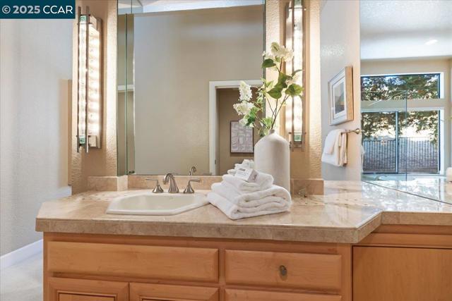 4101 Fox Creek Ct, Danville CA: https://media.crmls.org/mediaz/7d6d54d6-404f-4381-b9d6-cab7e48f9253.jpg