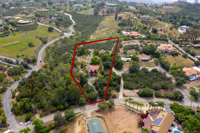 28628 Mountain Meadow Rd, Escondido CA: https://media.crmls.org/mediaz/7d6d9b9a-f162-4b46-bcbb-2f03043b379b.jpg