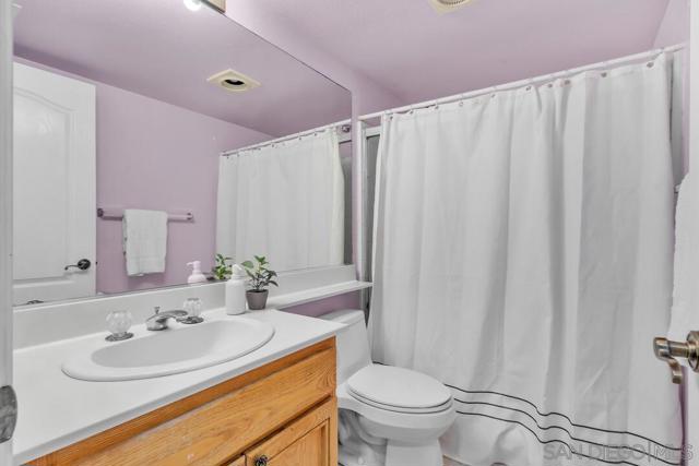 53 Avenida Descanso, Oceanside CA: https://media.crmls.org/mediaz/7d6df38b-15ae-440b-978e-9dc63bc56d0f.jpg