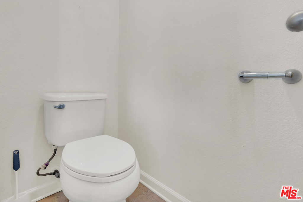 https://media.crmls.org/mediaz/7d6e1270-a423-4e54-877a-dd6e3acc1133.jpg?preset=X-Large