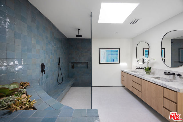 Image 21 of 32 For 483 Santiago Way