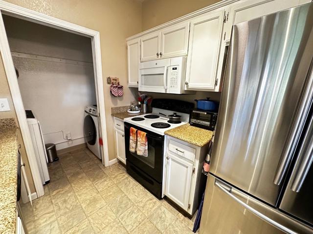 831 El Pinal Lane, Los Banos CA: https://media.crmls.org/mediaz/7d6ecdcd-31b7-4ee5-ba21-b167b58be8e2.jpg