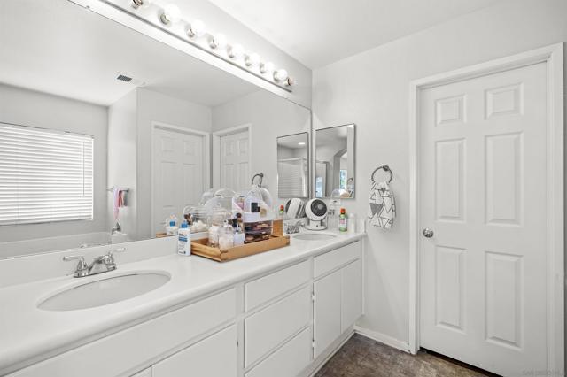 5954 Vista Santa Catarina, San Diego CA: https://media.crmls.org/mediaz/7d702982-7a99-41cc-9fb7-dea85ca5191a.jpg
