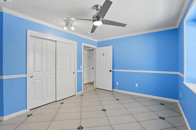 4470 Rolling Oaks Dr, Granite Bay CA: https://media.crmls.org/mediaz/7d7091ee-34a2-47d1-b880-47b89ca6e668.jpg