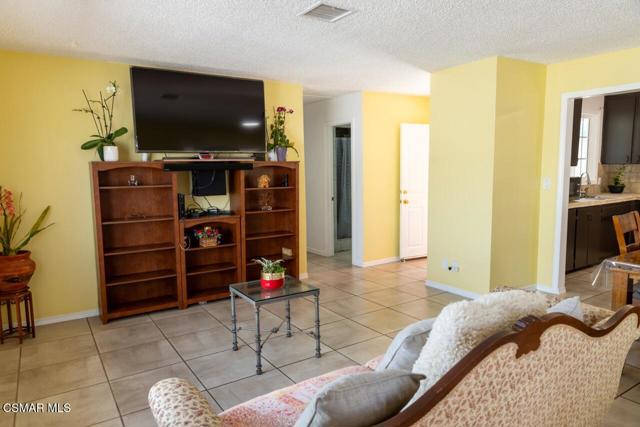 38251 Lisman Avenue, Palmdale CA: https://media.crmls.org/mediaz/7d710546-a19e-42a3-b882-75b5b37c6fe1.jpg