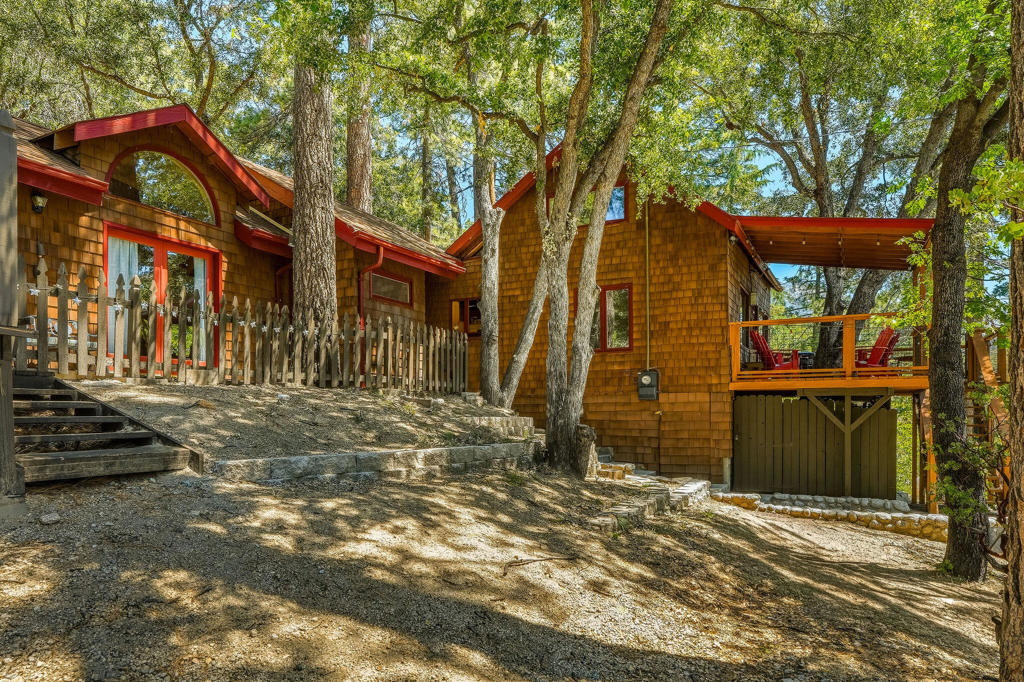 https://media.crmls.org/mediaz/7d7132c0-3a91-4c2d-9528-f58057a675d7.jpg?preset=X-Large