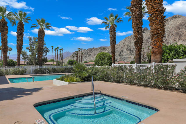 55730 Riviera, La Quinta CA: https://media.crmls.org/mediaz/7d7176a0-c7a4-42ae-9321-5eeacf66d808.jpg