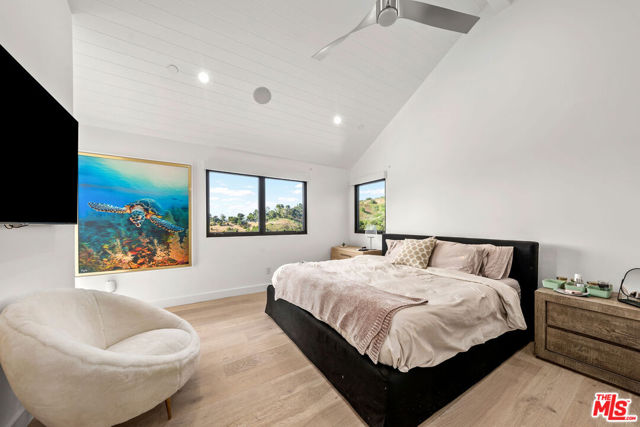 3140 Coldwater Canyon, Studio City CA: https://media.crmls.org/mediaz/7d718e2e-b419-4c62-9fd1-f61df833149e.jpg