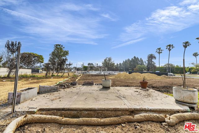 14827 Pampas Ricas Boulevard, Pacific Palisades CA: https://media.crmls.org/mediaz/7d71ba95-a650-4ccd-a4aa-f652ddd8fecf.jpg