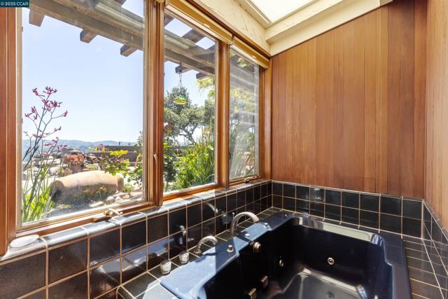 1176 Brown Ave, Lafayette CA: https://media.crmls.org/mediaz/7d71e868-763b-4271-a1b5-c94c7e64add2.jpg