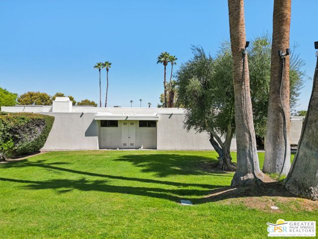 1445 Via Isla, Palm Springs CA: https://media.crmls.org/mediaz/7d73875d-96fb-48b5-8f73-f6158b2c1b11.jpg