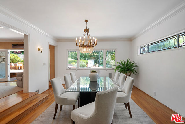 11818 Laurel Hills Road, Studio City CA: https://media.crmls.org/mediaz/7d742ef5-dfd2-4f91-887a-0092ba624b55.jpg