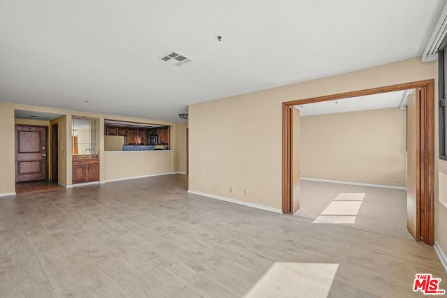 880 W 1st Street, Los Angeles CA: https://media.crmls.org/mediaz/7d744951-9299-4fc9-be91-64c5cb85fa59.jpg