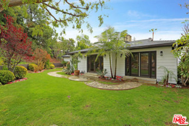 8049 Briar Summit Drive, Los Angeles CA: https://media.crmls.org/mediaz/7d746785-b653-4ff0-b280-48a1d6fa61fa.jpg