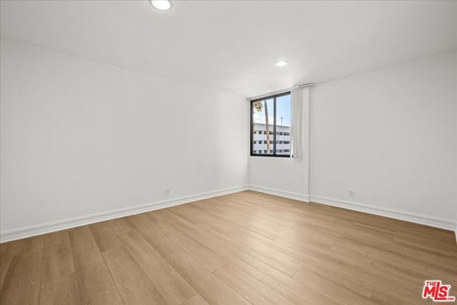 262 N Crescent Drive, Beverly Hills CA: https://media.crmls.org/mediaz/7d7486ab-34d1-480a-8cfc-cdb9369514f8.jpg