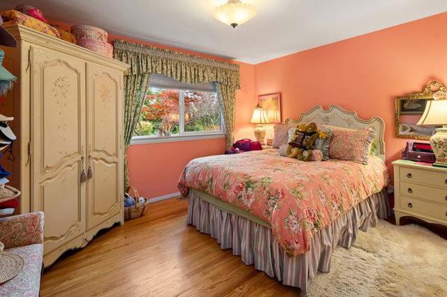 1175 Westridge Drive, Portola Valley CA: https://media.crmls.org/mediaz/7d74e8dd-0f97-4b6d-8534-e8ae43885e2b.jpg