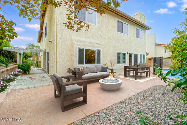 2111 Peak Place, Thousand Oaks CA: https://media.crmls.org/mediaz/7d74f28b-1476-4518-ba6a-dc877dbdee35.jpg