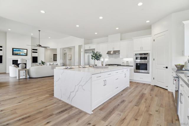 2745 Alexander Dr, Escondido CA: https://media.crmls.org/mediaz/7d751132-c18d-431f-952b-912fc84d9960.jpg