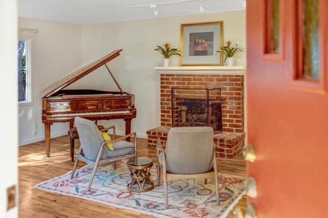 642 Cypress Street, Monterey CA: https://media.crmls.org/mediaz/7d7602c6-0acd-4d14-8443-8ba98ad9b555.jpg