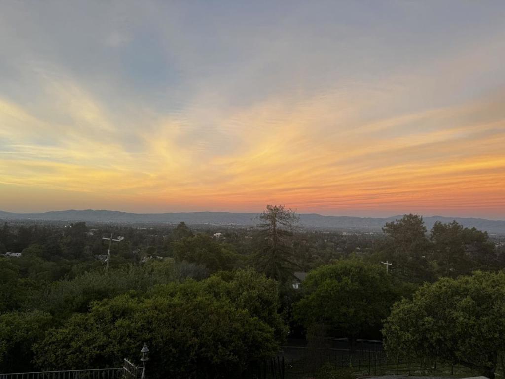 https://media.crmls.org/mediaz/7d763d5c-039c-4175-9e69-449853e5067d.jpg?preset=X-Large