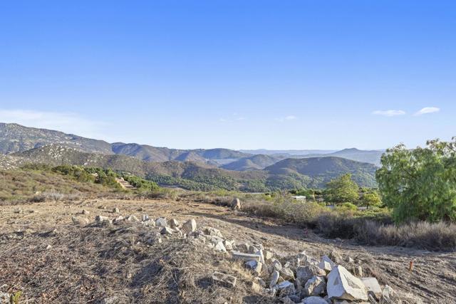 18010 Sunset Point Road, Poway CA: https://media.crmls.org/mediaz/7d764519-870a-4c80-b6f1-634b52fdeba3.jpg