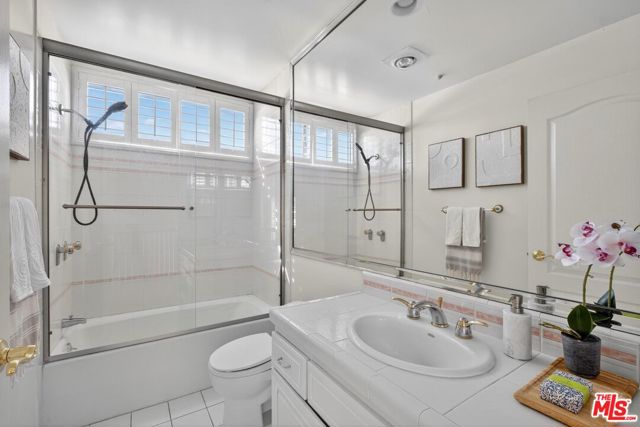 10307 Missouri Avenue, Los Angeles CA: https://media.crmls.org/mediaz/7d76b12d-1534-42ee-a026-551904ca3ea6.jpg