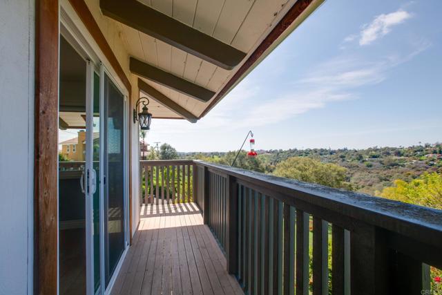 1628 Lone Oak Rd, Vista CA: https://media.crmls.org/mediaz/7d770f0b-7b97-4bbb-8c8f-2011230f26c1.jpg