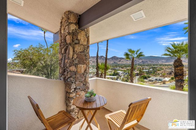 13 Cahuilla Hills Drive, Palm Springs CA: https://media.crmls.org/mediaz/7d775c18-d2ad-4959-ba9c-50391a852c47.jpg