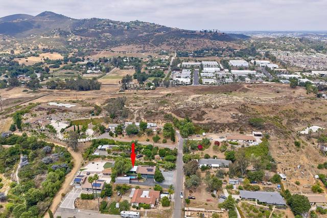 2615 Ginger Way, Escondido CA: https://media.crmls.org/mediaz/7d776a3d-b688-4104-8caa-f340f26c4f33.jpg