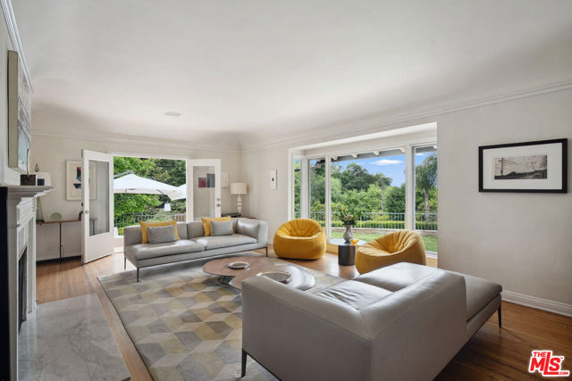 3818 Hollyline Avenue, Sherman Oaks CA: https://media.crmls.org/mediaz/7d779838-37f9-44a6-97cf-dc34613fa3a4.jpg