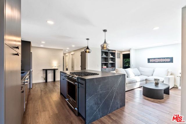 29500 Heathercliff Road, Malibu CA: https://media.crmls.org/mediaz/7d77a209-ea91-4f56-9af1-054322cf6dab.jpg