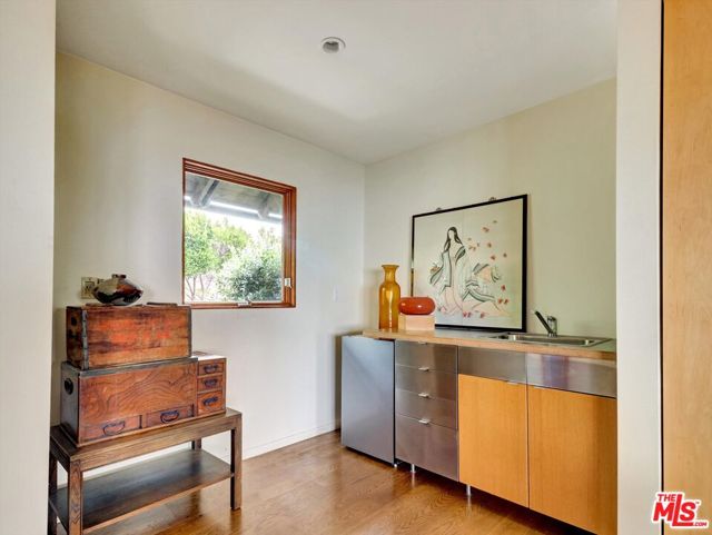 16959 Dulce Ynez Lane, Pacific Palisades CA: https://media.crmls.org/mediaz/7d77a2c4-c521-4e9b-97fe-610361334b47.jpg