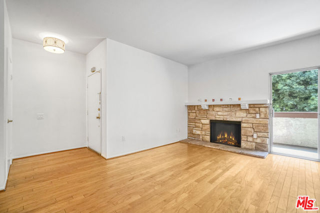 5534 Sylmar Avenue, Sherman Oaks CA: https://media.crmls.org/mediaz/7d77caef-a46d-4b22-8f98-9f559762fe7b.jpg